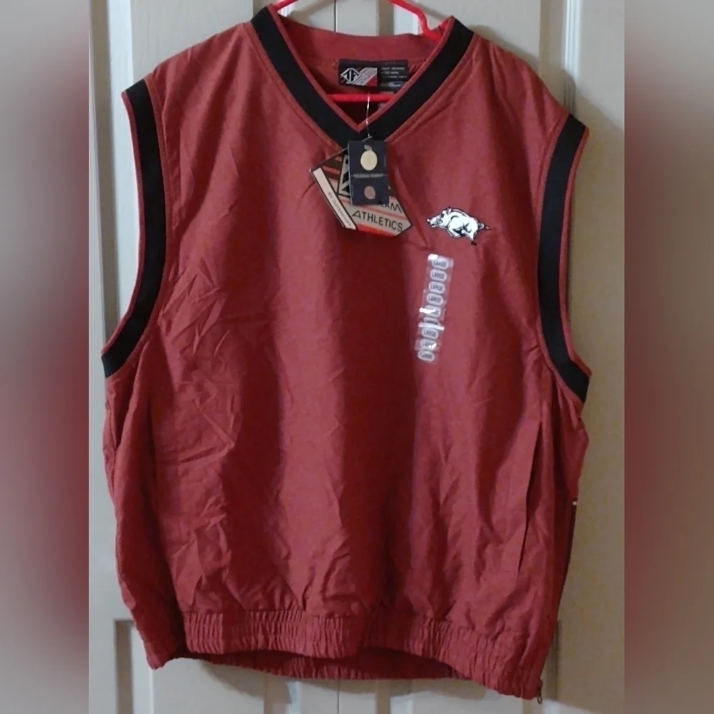 Arkansas Razorbacks Team Athletics Red Pullover Windbreaker Vest Men’s Large NWT